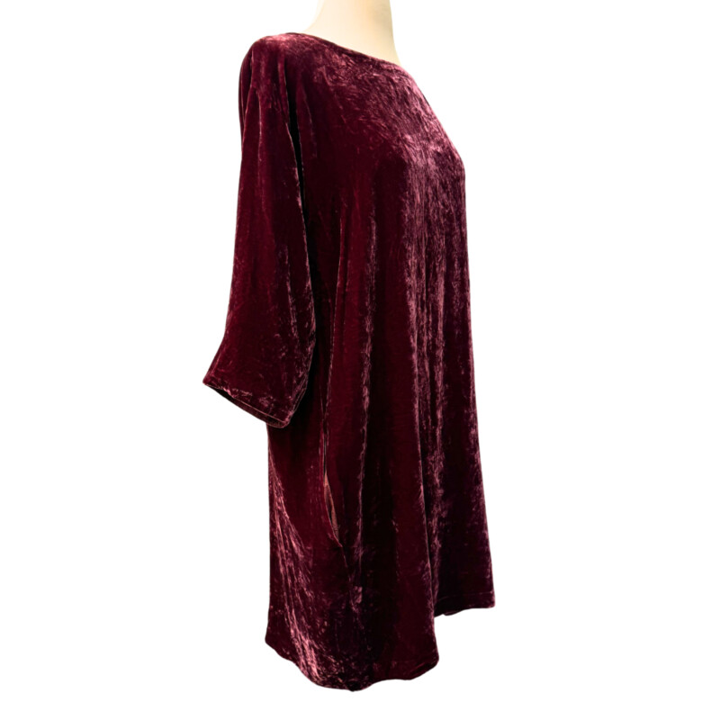 Eileen Fisher Velvet Dress<br />
An elegant crew neck dress with pockets. Soft and shimmering in  washable velvet with a touch of silk.<br />
¾ Sleeves<br />
Color:Ruby<br />
Size: Petite Large