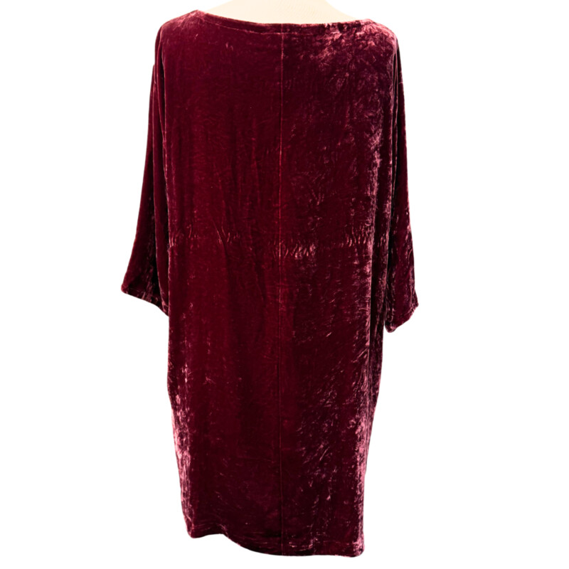 Eileen Fisher Velvet Dress<br />
An elegant crew neck dress with pockets. Soft and shimmering in  washable velvet with a touch of silk.<br />
¾ Sleeves<br />
Color:Ruby<br />
Size: Petite Large