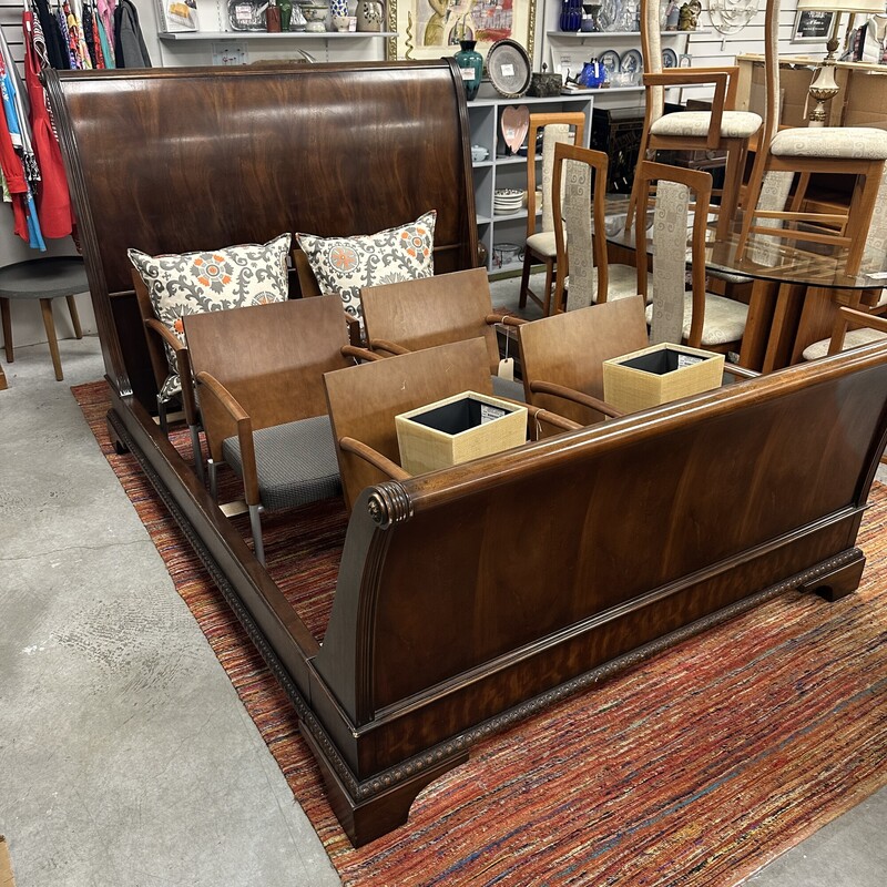 Henredon Wood Carved Sleigh Bed, QUEEN size. In phenomenal condition! Includes headboard, footboard, side rails and wood slats.<br />
Size: 66x96x56