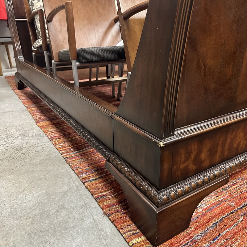 Henredon Wood Carved Sleigh Bed, QUEEN size. In phenomenal condition! Includes headboard, footboard, side rails and wood slats.<br />
Size: 66x96x56