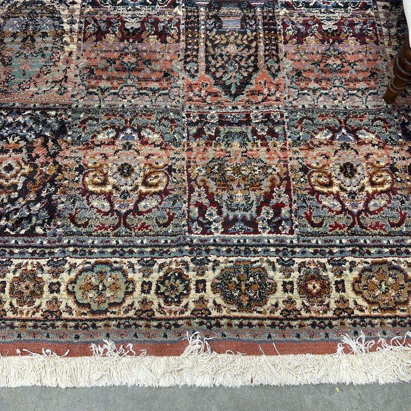 Multicolored Rectangular Rug, Fringed Ends, Machine Made<br />
Size: 5x7