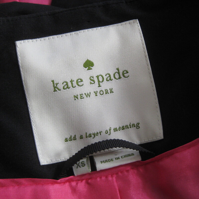 Kate Spade Bow Pea, Black, Size: XS
Feel special at your next event with this darling evening coat covering up your cocktail dress.
Black silk cotton blend in matte black with a large bow at the shoulder.
Large good quality plastic buttons, side pockets
fully lined in hot pink (of course)
by kate spade ny
size XS
armpit to armpit: 18
waist: 19.5
hip: aprox. 20
length: 33
underarm sleeve seam: 15

excellent condition,
thanks for looking!
#81953