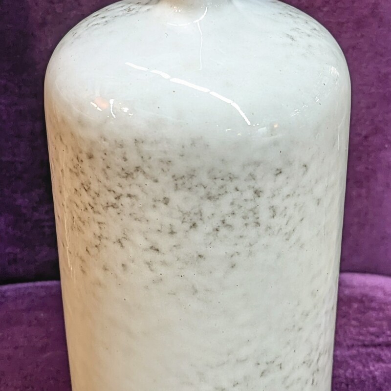 Ceramic Skinny Neck Vase
White Tan Size: 5 x 14.5H