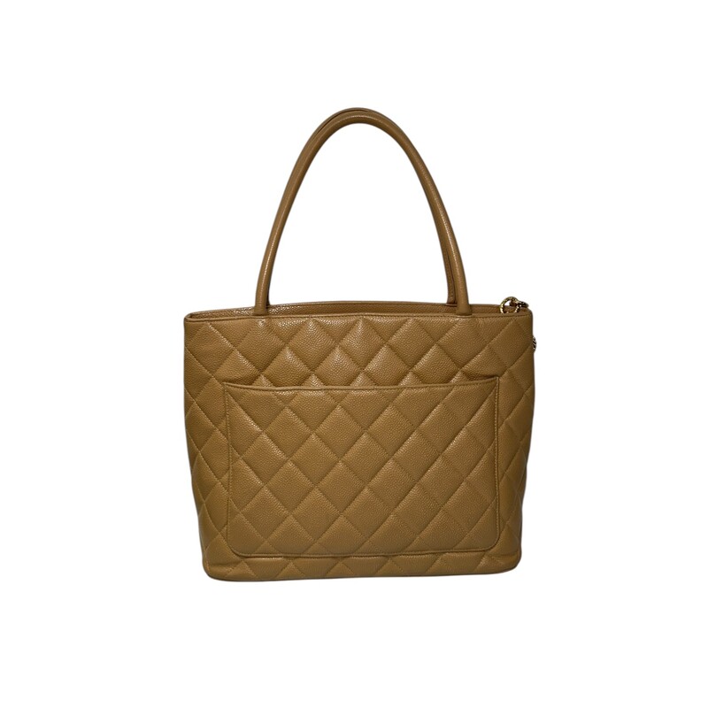 Chanel Medallion Tote<br />
Tan Quilted Leather<br />
Comes with original dust bag and authencity card<br />
Some minor marks on bottom and corners<br />
Dimensions: Base lenght 12x Height 9