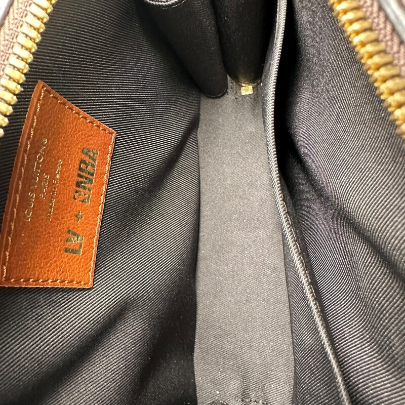 Louis Vuitton X NBA Limted Collection Trunk Bag<br />
Microchip comes with entrupy certificate<br />
Dimensions: 8.5Hx6L<br />
Does not come with orignal dust bag or box.<br />
Some minor scratches on hardware<br />
Name stamped on removable clochette shown in photos.