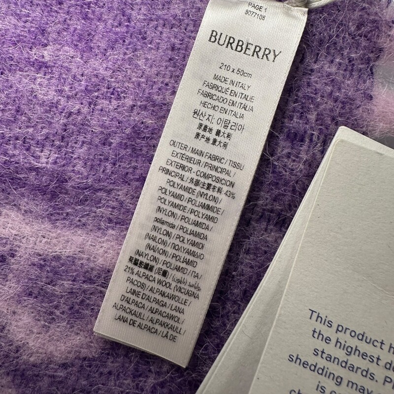 Burberry Oversized Logo Wrap
Lilac
New with tags
21 x 84; 6 fringe
Does not come with original box or dust bag.
Compostion: 21% Alpaca Wool