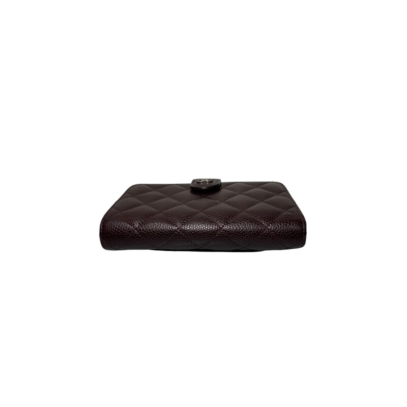 Chanel Caviar Quilted  Burgundy Compact Wallet<br />
Date code:1971178<br />
Does not come with original dust bag or box.