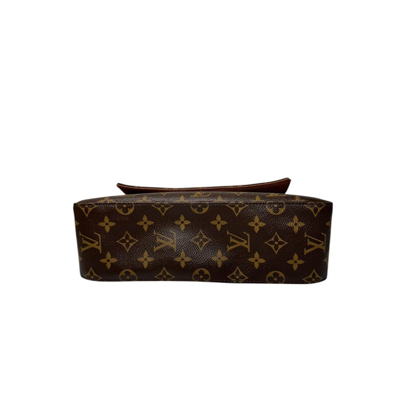 Louis Vuitton Looping PM<br />
Date Code: SD0063<br />
Dimensions: 11 Length x 6 Height<br />
Does not come with original box or dust bag.