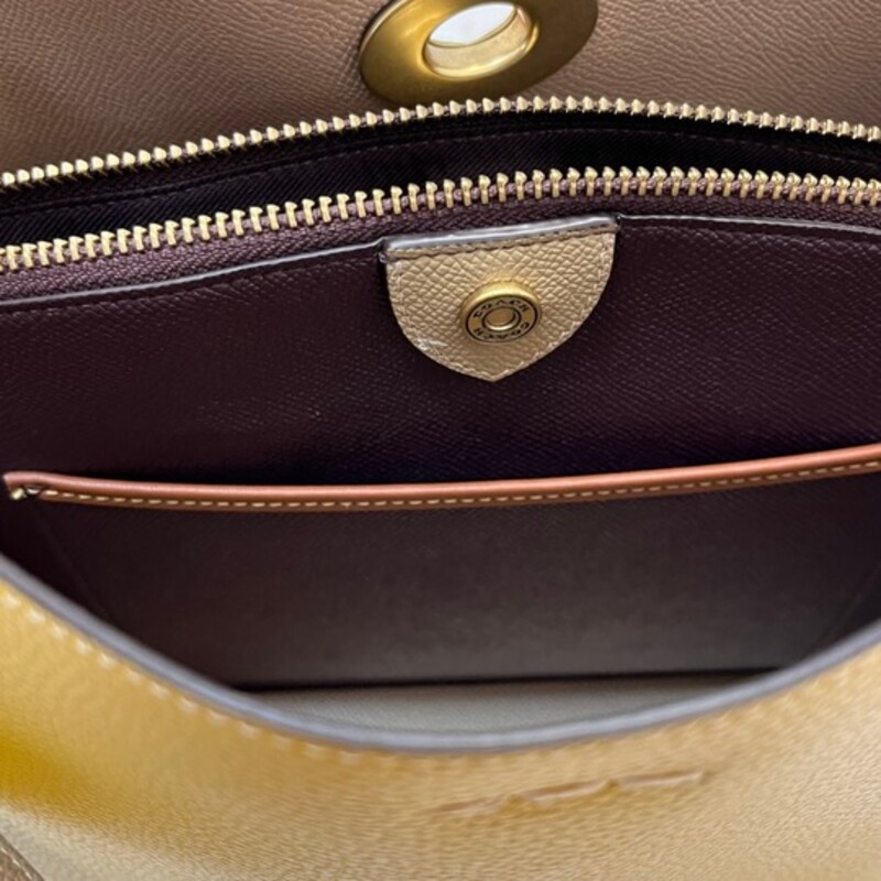 Coach Leather Willow Handbag<br />
Tan Colored Leather Strap<br />
Gold Hardware with C for Coach Closure<br />
Inside multifunction pocket, center zip compartment<br />
4 protective feet at base<br />
9 1/4 L x 8 3/4 H x 4 1/4 W<br />
Color: Mustard