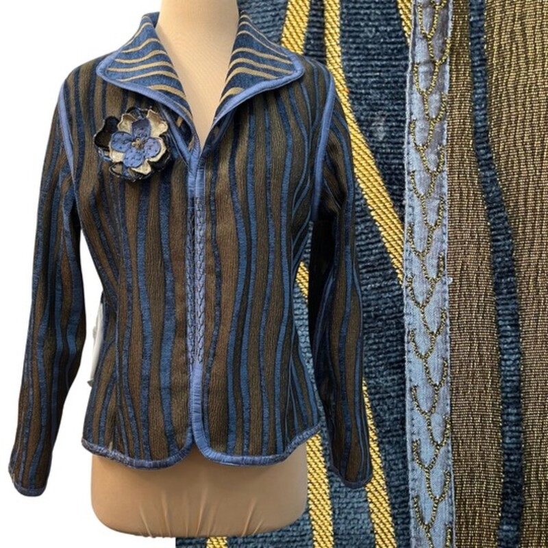 NEW Reversible Yak Magik Jacket<br />
Super Soft Chenille Like Fabric<br />
Floral Accent<br />
Colors: Blue and Gold<br />
Size: Medium<br />
Retails for $68.00