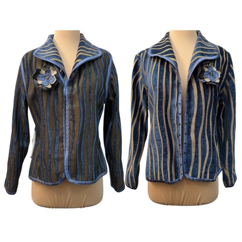 NEW Reversible Yak Magik Jacket<br />
Super Soft Chenille Like Fabric<br />
Floral Accent<br />
Colors: Blue and Gold<br />
Size: Medium<br />
Retails for $68.00