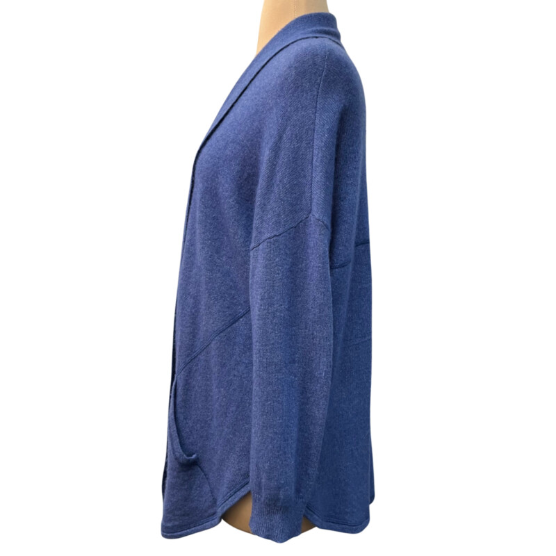 Open Cashmere Cardi<br />
Stunning Blue Color<br />
Size: Large