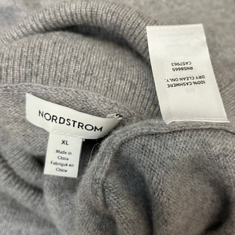 Nordstrom Cashmere Turtleneck<br />
Color:  Gray<br />
Size: XLarge