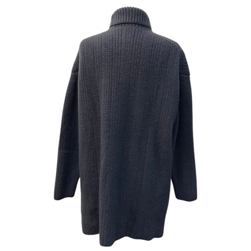 Alashan Turtleneck Cashmere Sweater<br />
Color: Midnight<br />
Size: Large