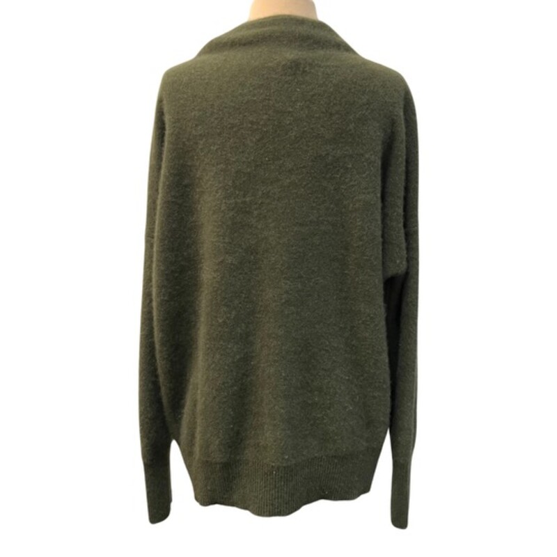 VINCE Cashmere Sweater<br />
Color:  Avocado<br />
Size: XLarge