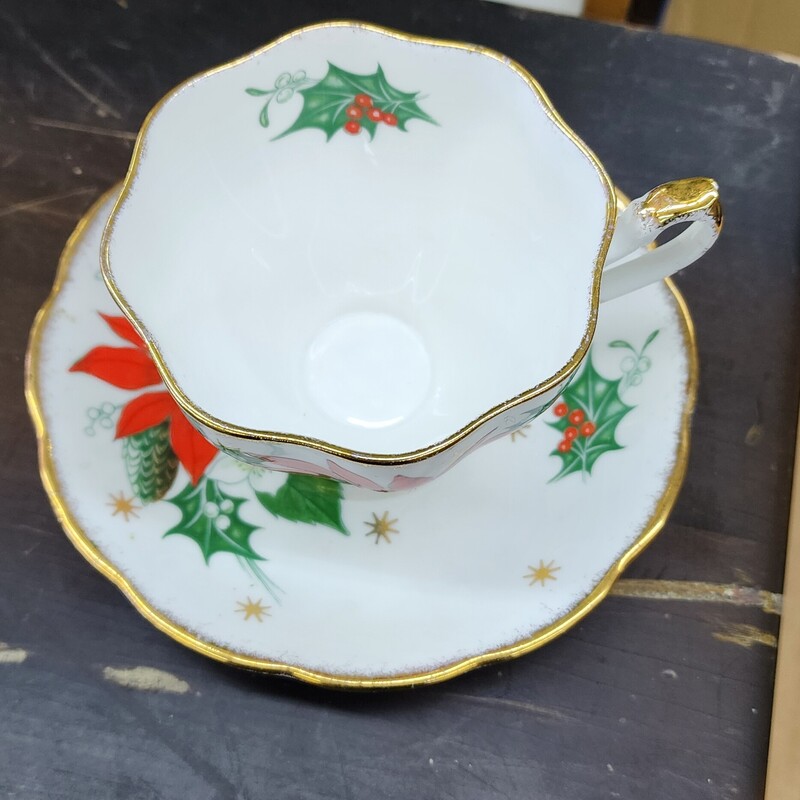 Queen Anne Cup & Saucer, Noel<br />
Contact store for shipping