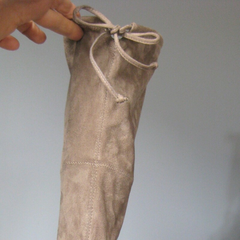 Cool and comfortable over the knee boots from Unisa<br />
Taupe faux suede fabric.<br />
flat<br />
there's a tie in the back to secure them at the top.<br />
size 7.5<br />
<br />
Pls note, These are brand new with original packing materials.  I WILL NOT be shipping them in the box to keep shipping cost low.<br />
<br />
thanks for looking!<br />
#80938