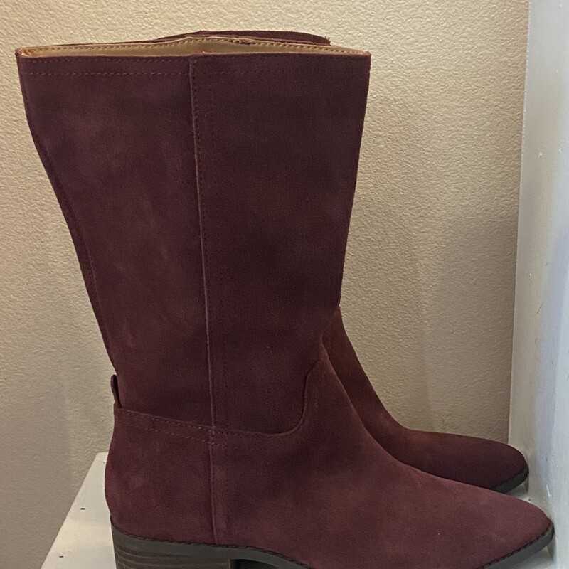 EUC Maroon Suede Boot<br />
Maroon<br />
Size: 7 R $139