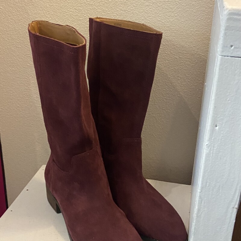 EUC Maroon Suede Boot<br />
Maroon<br />
Size: 7 R $139