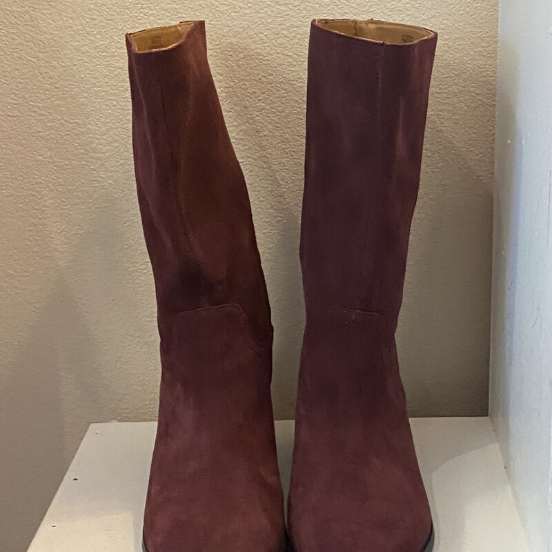 EUC Maroon Suede Boot<br />
Maroon<br />
Size: 7 R $139