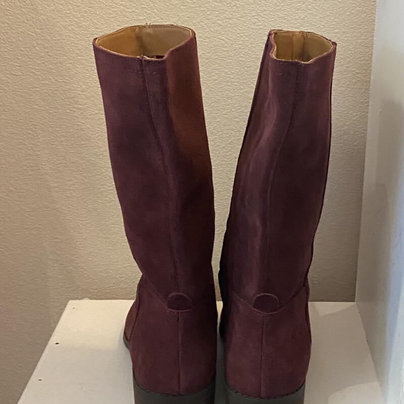 EUC Maroon Suede Boot<br />
Maroon<br />
Size: 7 R $139