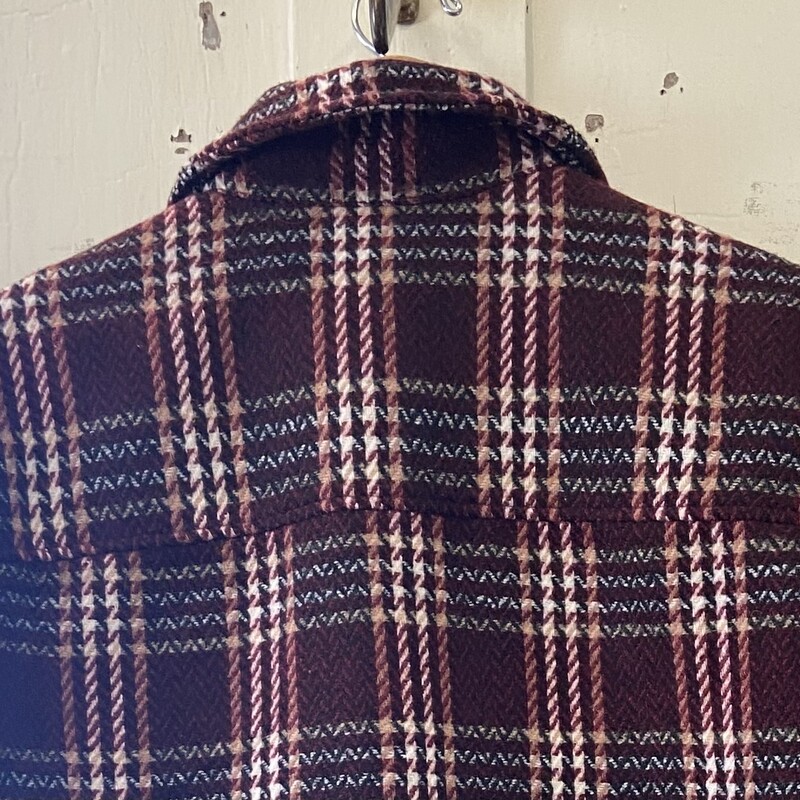 Maroon Plaid Coat<br />
Maroon<br />
Size: Medium