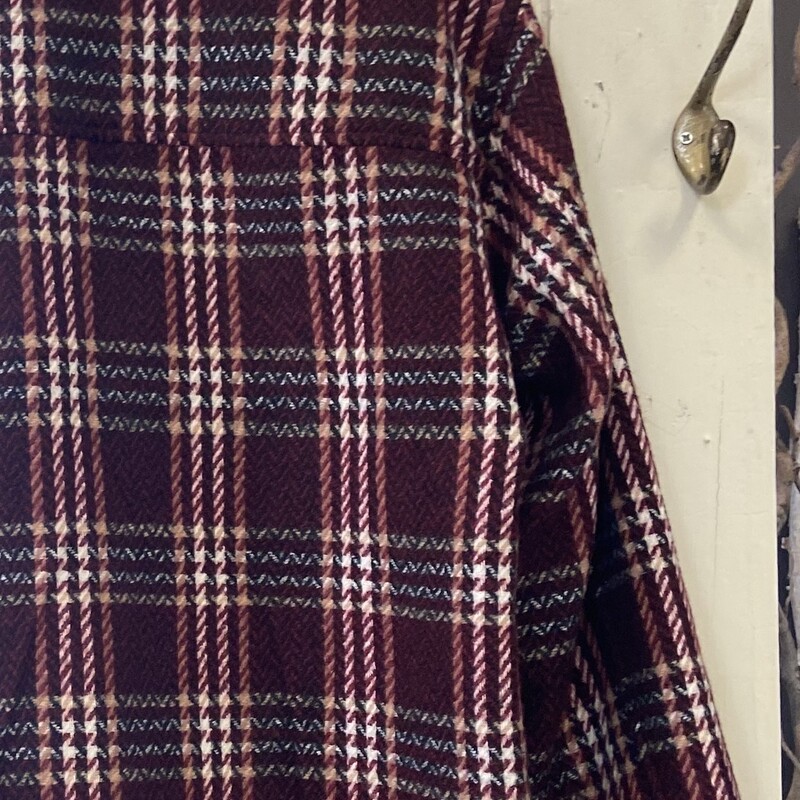 Maroon Plaid Coat<br />
Maroon<br />
Size: Medium