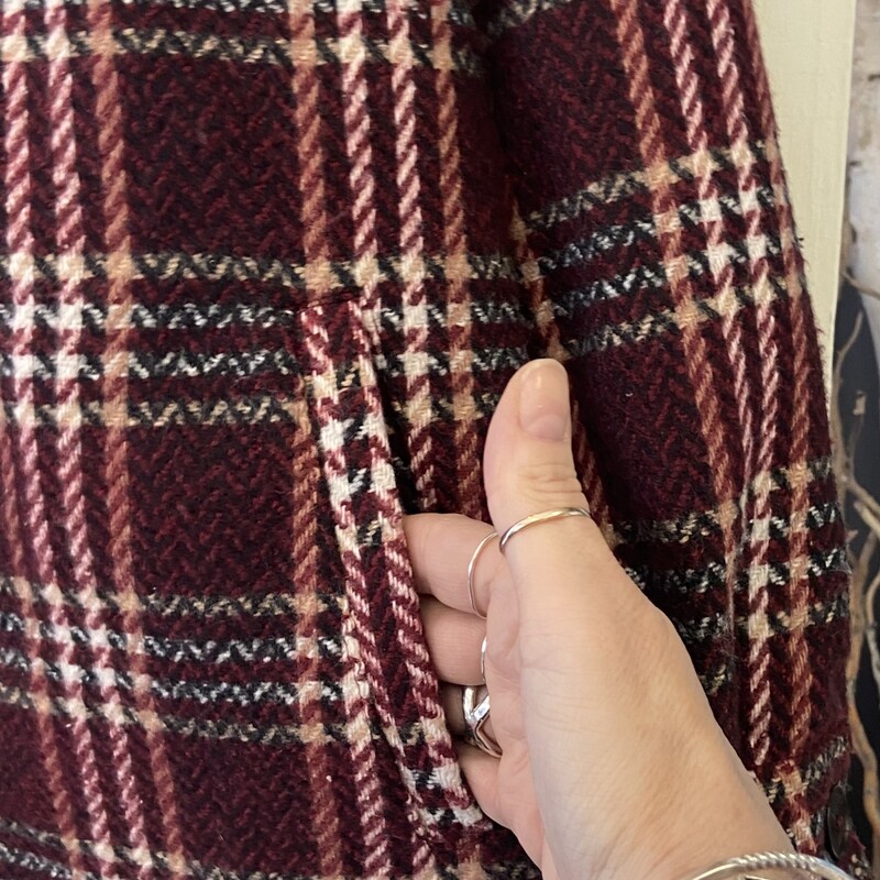 Maroon Plaid Coat<br />
Maroon<br />
Size: Medium