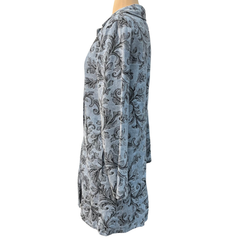 CMC Tapestry Damask Car Coat<br />
Has Pockets!<br />
Sky Blue, Gray, and Black<br />
58% Rayon 29% Polyester 13% Cotton<br />
Size: Small