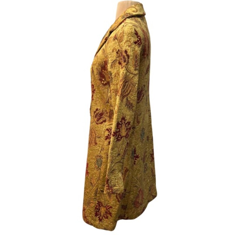 CAbi Guinevere Tapestry Car Coat<br />
This stunning piece features a gorgeous tapestry print, classic collar, and three bronze buttons up the front.<br />
Colors: Gold, Burgundy, Brown, and Green<br />
Size: Small