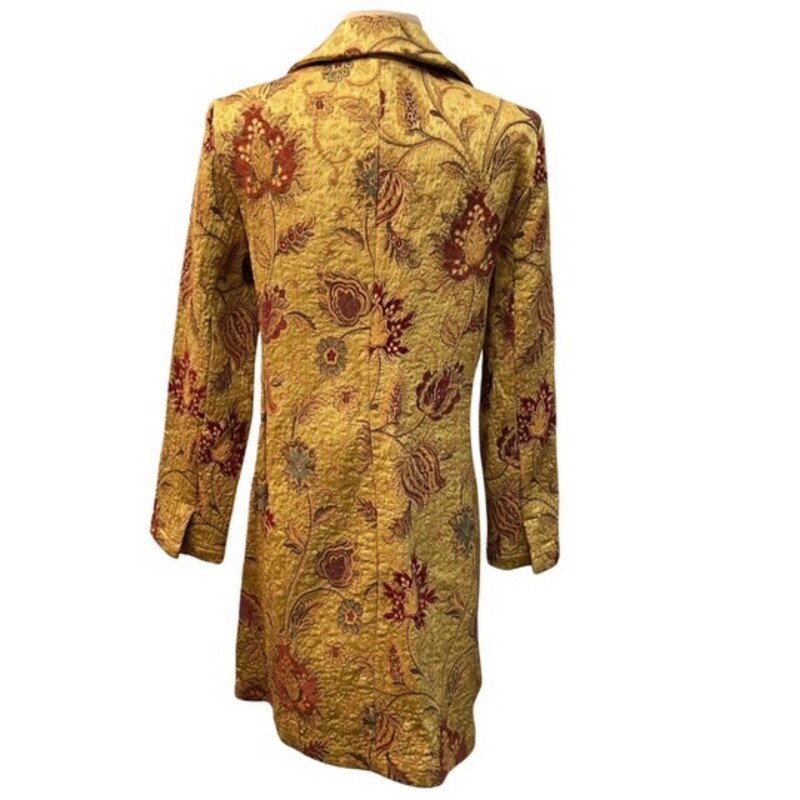 CAbi Guinevere Tapestry Car Coat<br />
This stunning piece features a gorgeous tapestry print, classic collar, and three bronze buttons up the front.<br />
Colors: Gold, Burgundy, Brown, and Green<br />
Size: Small