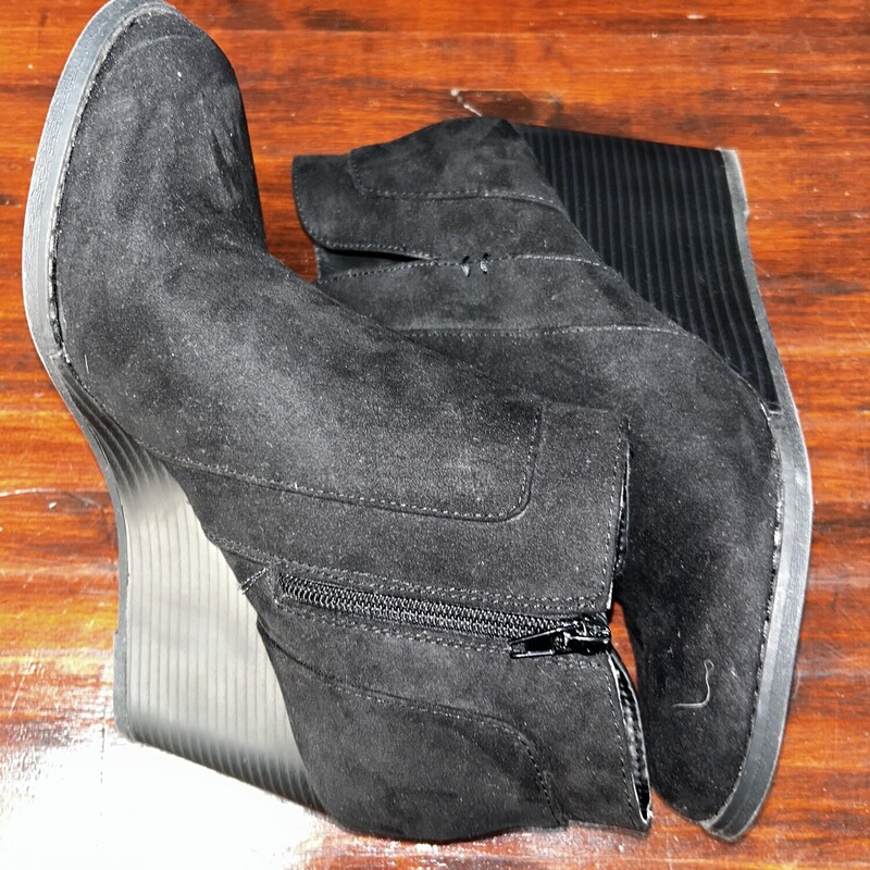 A10 Black Wedges