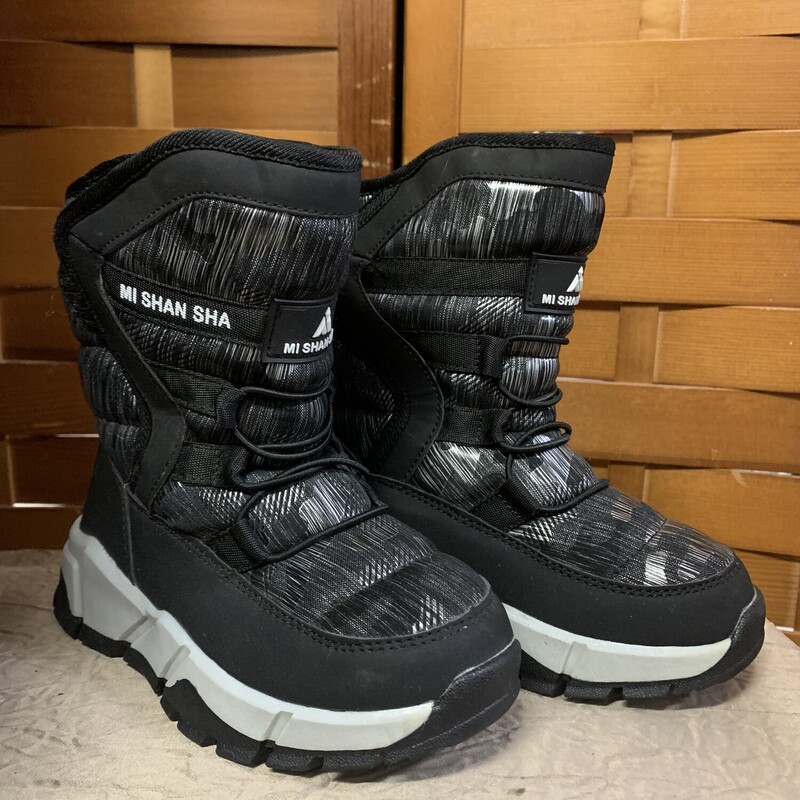 New Black White Snow Boot, Size: 13