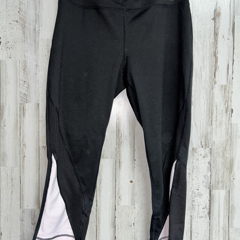 L Black Capri Leggings