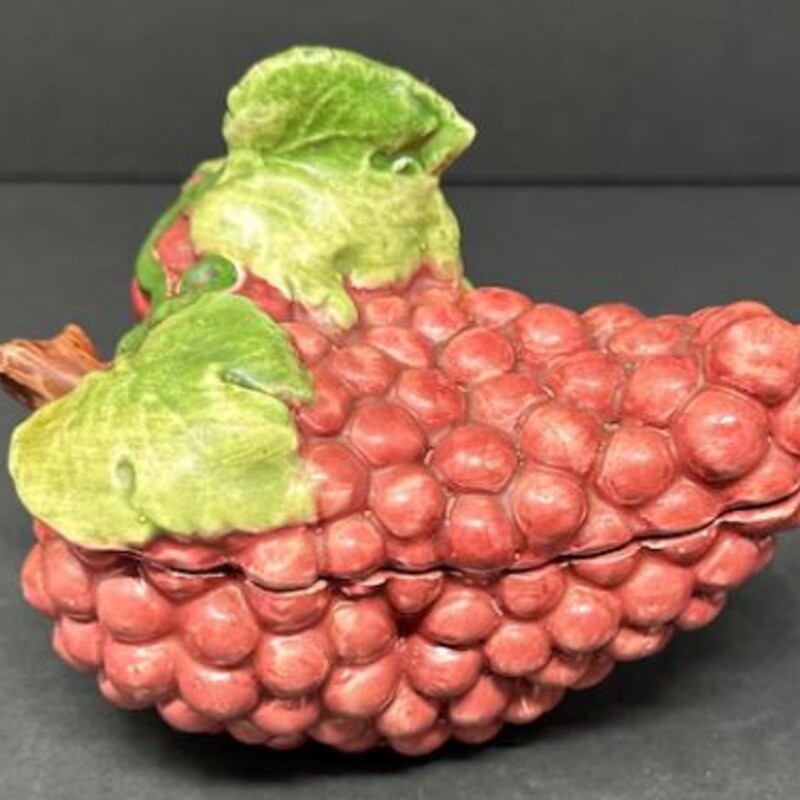 Vietri RedGrapes Bowl+Lid
Red Green Ceramic Bowl+Lid
Size: 6x4H
Made in Italy
Coordinating Bowls Sold Separately