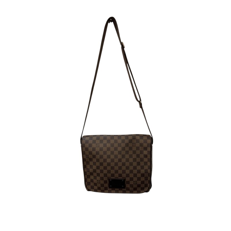 Louis Vuitton Brooklyn  Messenger.<br />
Dimensions: Shoulder Strap Drop: 23<br />
Height: 11.5<br />
Width: 13.5<br />
Depth: 2.75<br />
<br />
Date Code:SR2088<br />
Does not come with original dust bag or box.<br />
In Excellent Condition.