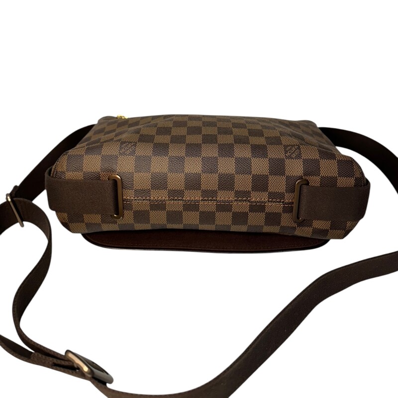 Louis Vuitton Brooklyn  Messenger.<br />
Dimensions: Shoulder Strap Drop: 23<br />
Height: 11.5<br />
Width: 13.5<br />
Depth: 2.75<br />
<br />
Date Code:SR2088<br />
Does not come with original dust bag or box.<br />
In Excellent Condition.