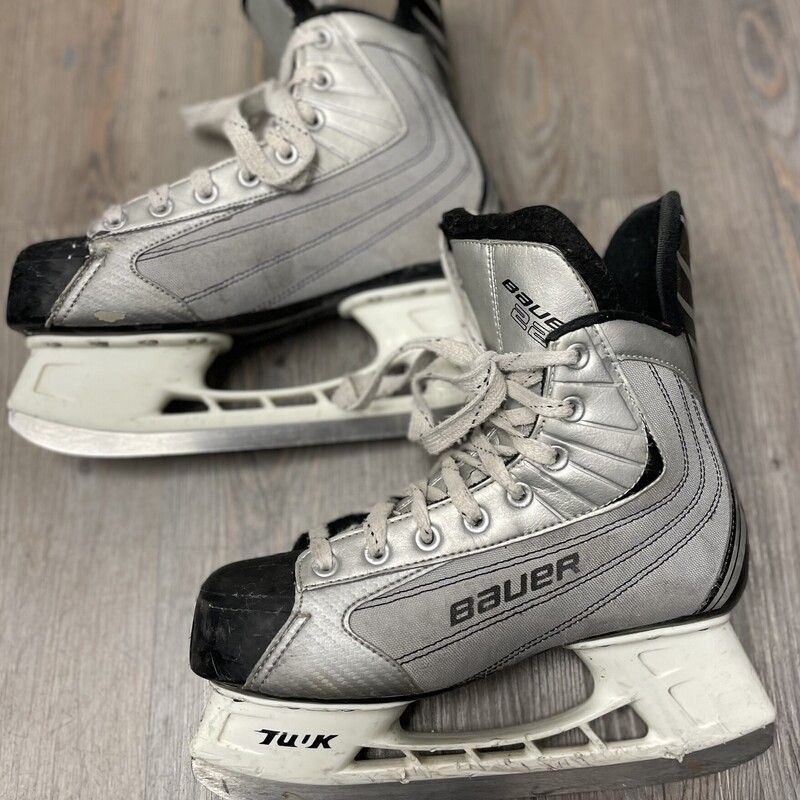 Bauer 22 Hockey Skates, Black, Size: 7Y