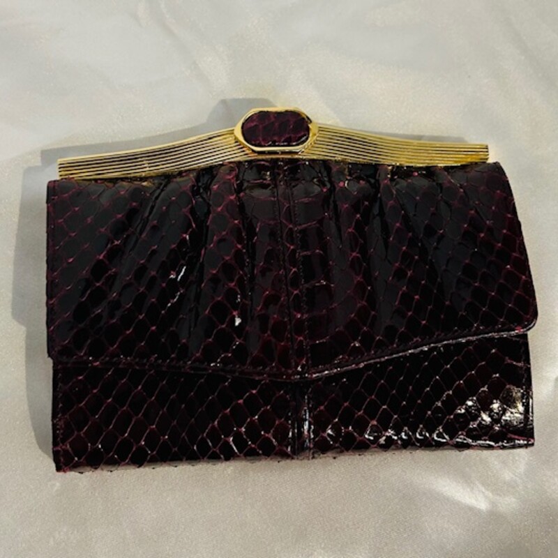 Judith Leiber Snakeskin Kiss Lock Coin Purse Wallet
Burgundy Gold Size: 5 x 4H
Dust bag included