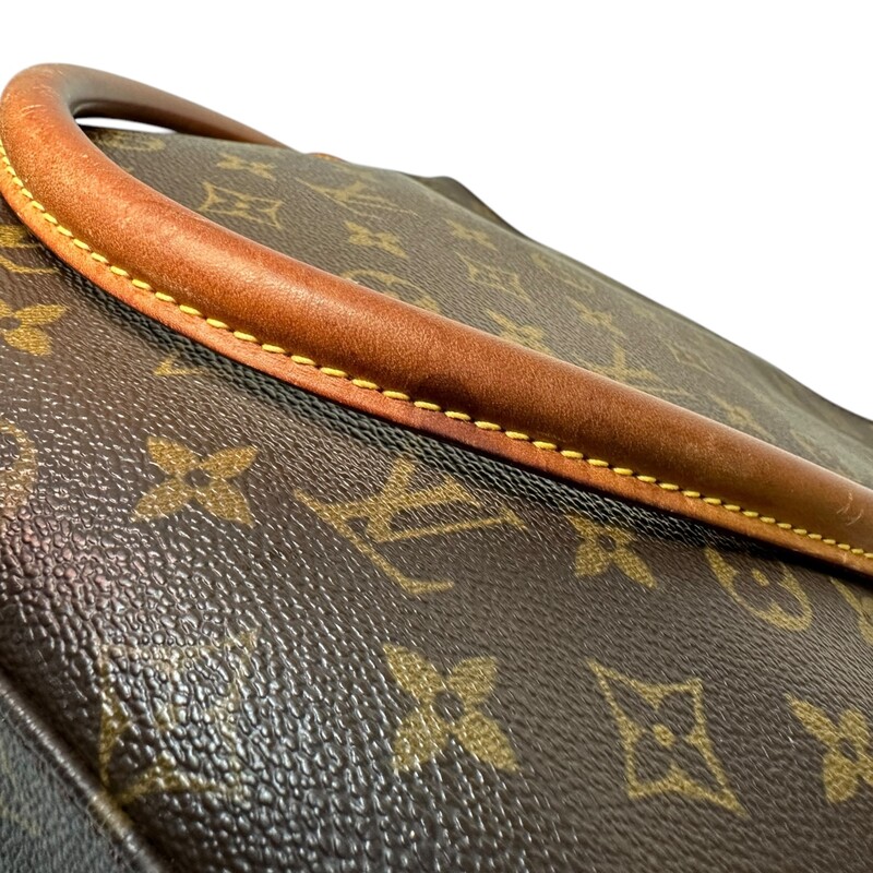 Louis Vuitton Looping Monogram<br />
Size: GM<br />
Date Code:MI1909<br />
Does not come with original dust bag or box.<br />
Some wear inside the interior.Some pilling inside.<br />
Wear on handle shown in photos.<br />
Length: 11x 12height