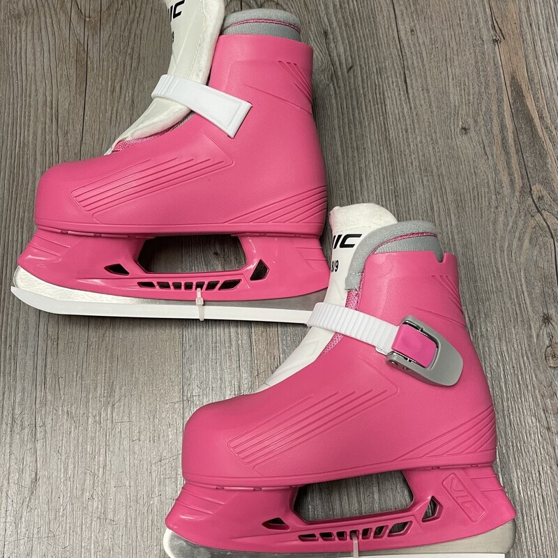 Vic Hockey  Skates, Pink, Size: 8-9T<br />
Never Used<br />
No Box