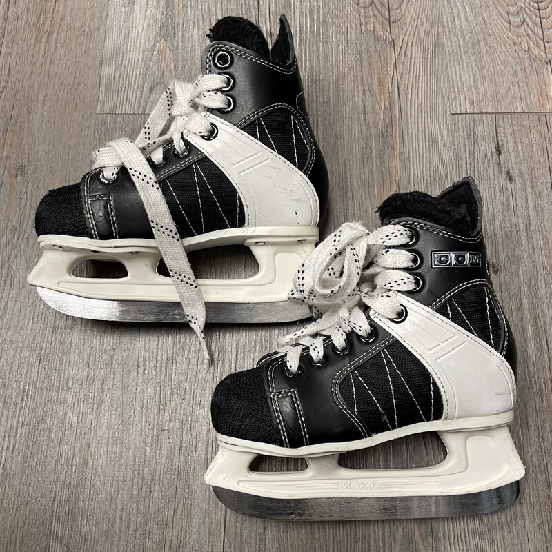 CCM Intruder Hockey Skate, Black, Size: 12Y