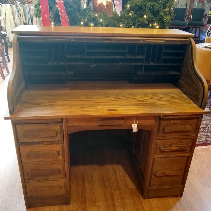 Antq Oak Rolltop Desk

Antique oak rolltop desk in very good condition. Desk has 8 drawers and several cubbies inside.  This is a very nice piece!

Size: 48 in wide X 27 in deep X 46 in high