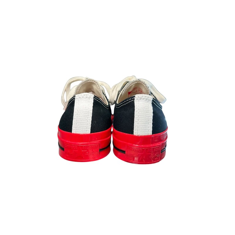 Comme Des Garcon x Converse<br />
Size 6<br />
Black & Red<br />
Does not come with origianl dust bag or box