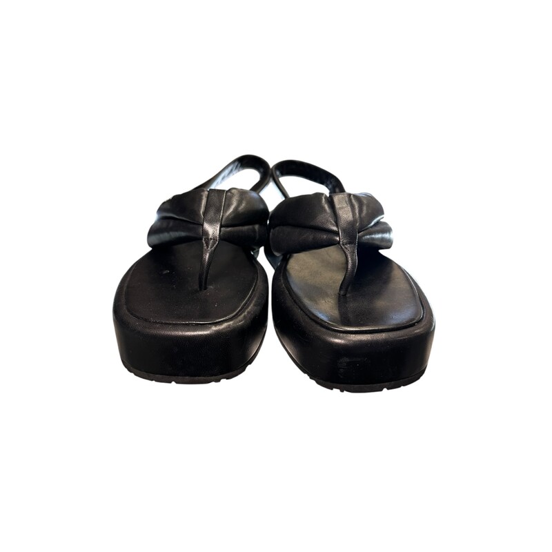 Prada Puffer Leather Sandals<br />
Size 40.5<br />
Light scratching.<br />
Does not come with dust bag or box.