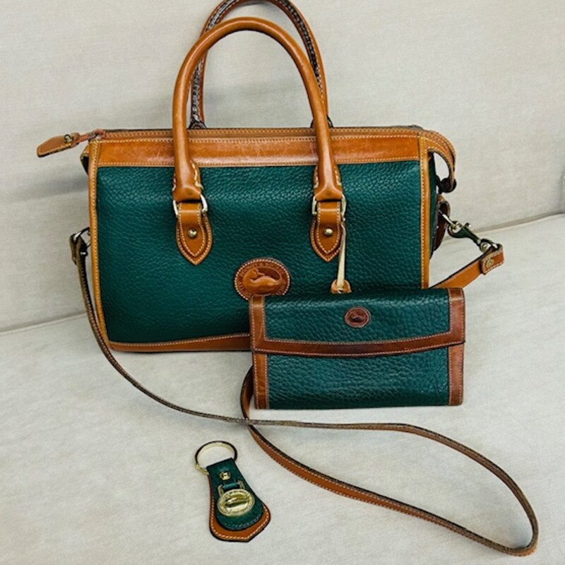 Vintage Dooney & Bourke Hunter Green Satchel<br />
Green Brown Size: 11.5 x 8.5H<br />
Matching wallet & key chain sold separately