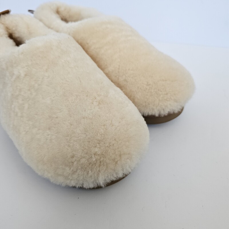 UGG Fuzzy, Cream, Size: 8