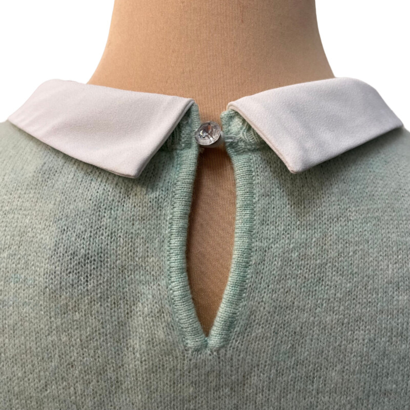 Charter Club Luxury Cashmere Sweater<br />
2 In 1 Design with Built In Shirt<br />
3D Floral Detail Around Collar<br />
Colors: Mint and White<br />
Size: Large