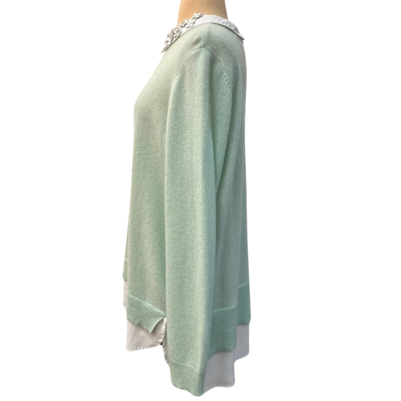 Charter Club Luxury Cashmere Sweater<br />
2 In 1 Design with Built In Shirt<br />
3D Floral Detail Around Collar<br />
Colors: Mint and White<br />
Size: Large