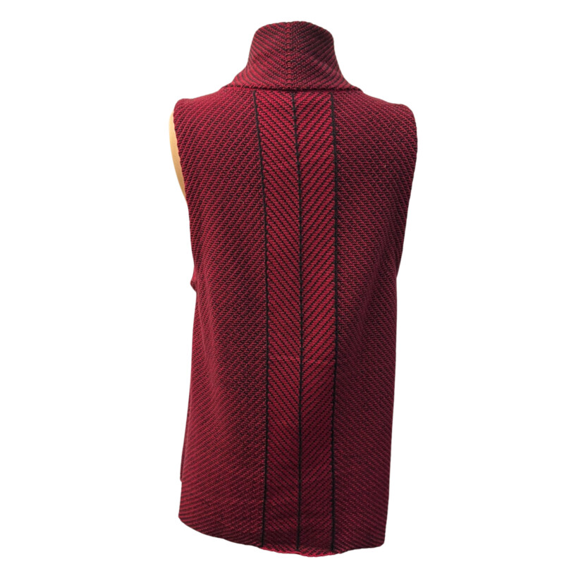 Habitat Button Knit Vest<br />
100% Cotton<br />
Colors: Berry and Black<br />
Size: Medium